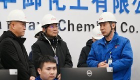 自治區(qū)人大調(diào)研組蒞臨華御化工調(diào)研用水、節(jié)水情況